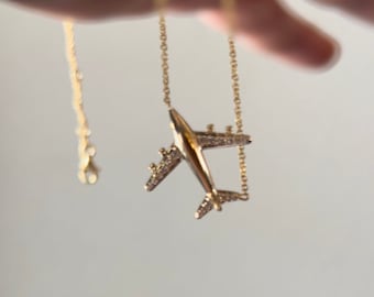 Collar de avión de oro de 14 k con diamantes de origen ético