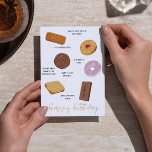 Grappige British Biscuit-verjaardagskaart | Wenskaart Food woordspeling | Custardroom, Jammy Dodger, Bourbon, Feestringen | Getextureerd 300 gsm karton