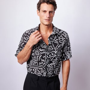 Chemise hypnotique à manches courtes - Tissu soyeux, Chemise élégante, Chemise pour homme, Chemise élégante à manches courtes, Noël, Vêtements pour hommes, Chemise homme, Minimaliste