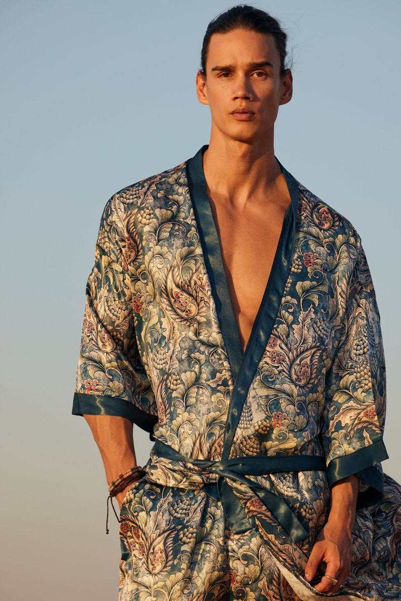 COOFANDY Men Lightweight 2 Piece Kimono Robe With Shorts Japanese Robes