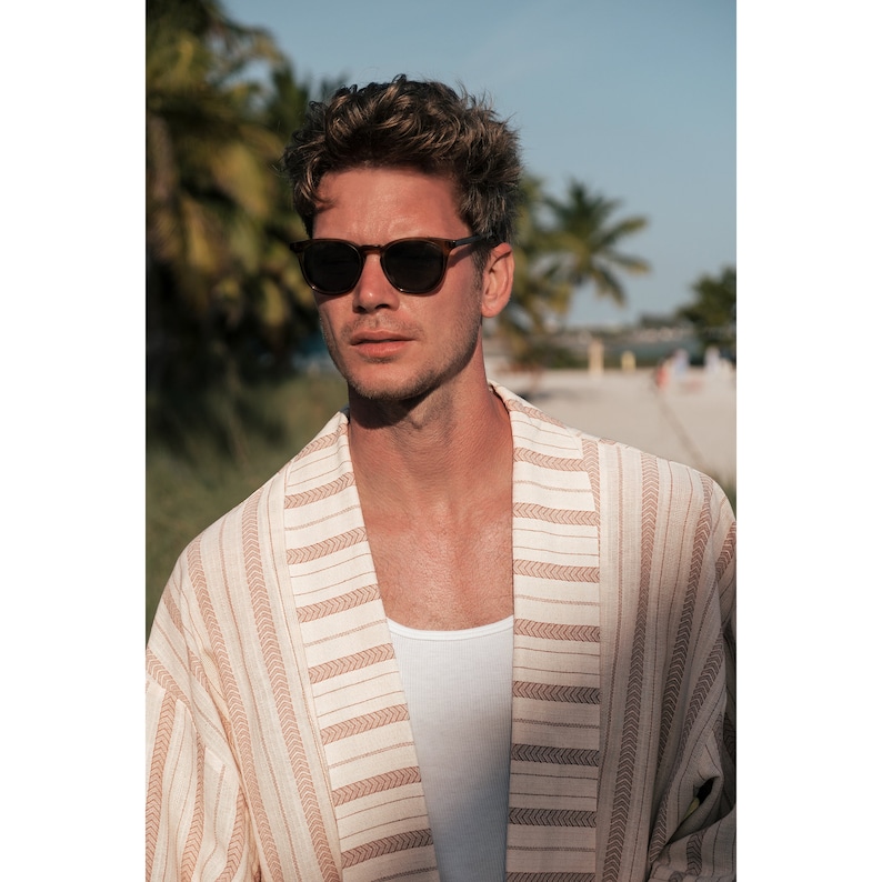 Men's retro linen kimono, perfect for beach parties and music festivals. Lightweight and breathable, offering comfort and style. The unique design stands out in any crowd. Made from high-quality linen, ideal for those who embrace vintage fashion.