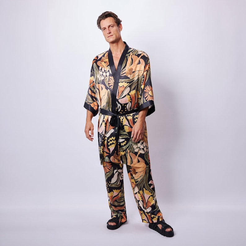 Lyxigt kimonoset för män, konstnärligt tryckt morgonrock och byxor, Statement-resortoutfit, bohemisk loungekläder, djärva festivalkläder bild 5