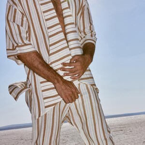 Men's retro linen kimono, perfect for beach parties and music festivals. Lightweight and breathable, offering comfort and style. The unique design stands out in any crowd. Made from high-quality linen, ideal for those who embrace vintage fashion.