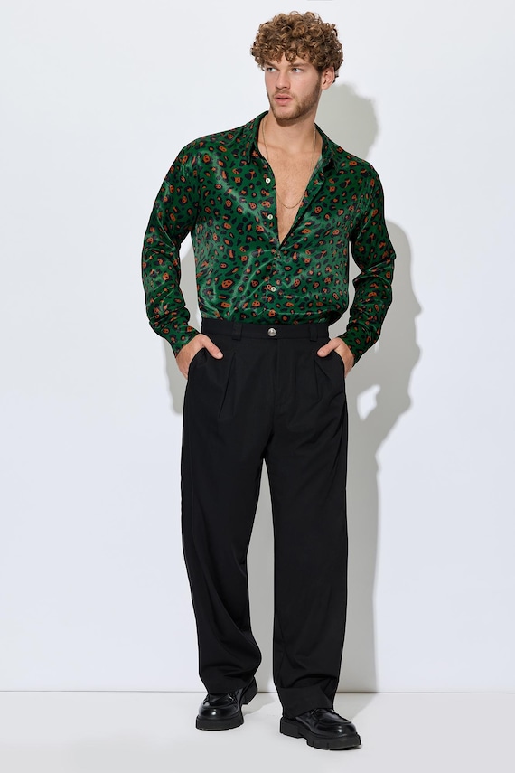 Emerald Green Leopard Men's Satin Shirt, Long Sleeve Luxury Nightlife Top, Maximalist Animal Print Club Wear
