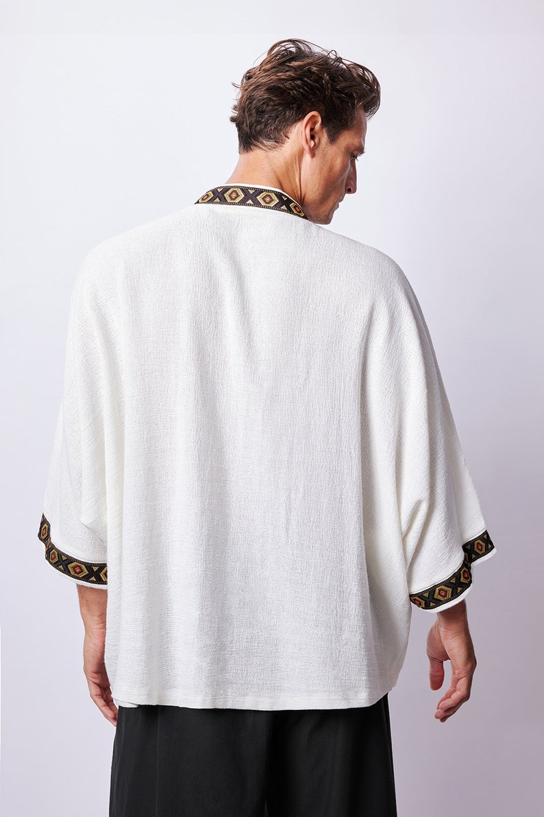 Africano-inspired men’s kimono jacket, perfect for beachwear, festivals, and casual outings. Bold, unique design made from natural fabrics. Lightweight, breathable, and ideal for warm weather. Stand out with this retro-style piece.