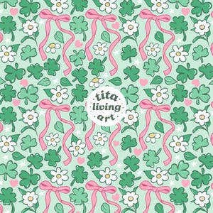 Puede incluir: Un patrón repetitivo sobre un fondo verde menta claro con flores blancas de centro amarillo, tréboles de cuatro hojas verdes, lazos rosas, pequeños corazones rosas y diminutas estrellas blancas. Un círculo blanco central muestra el texto tita living art.