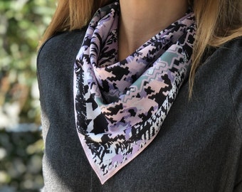 Foulard en soie - Dessin à la main en lilas