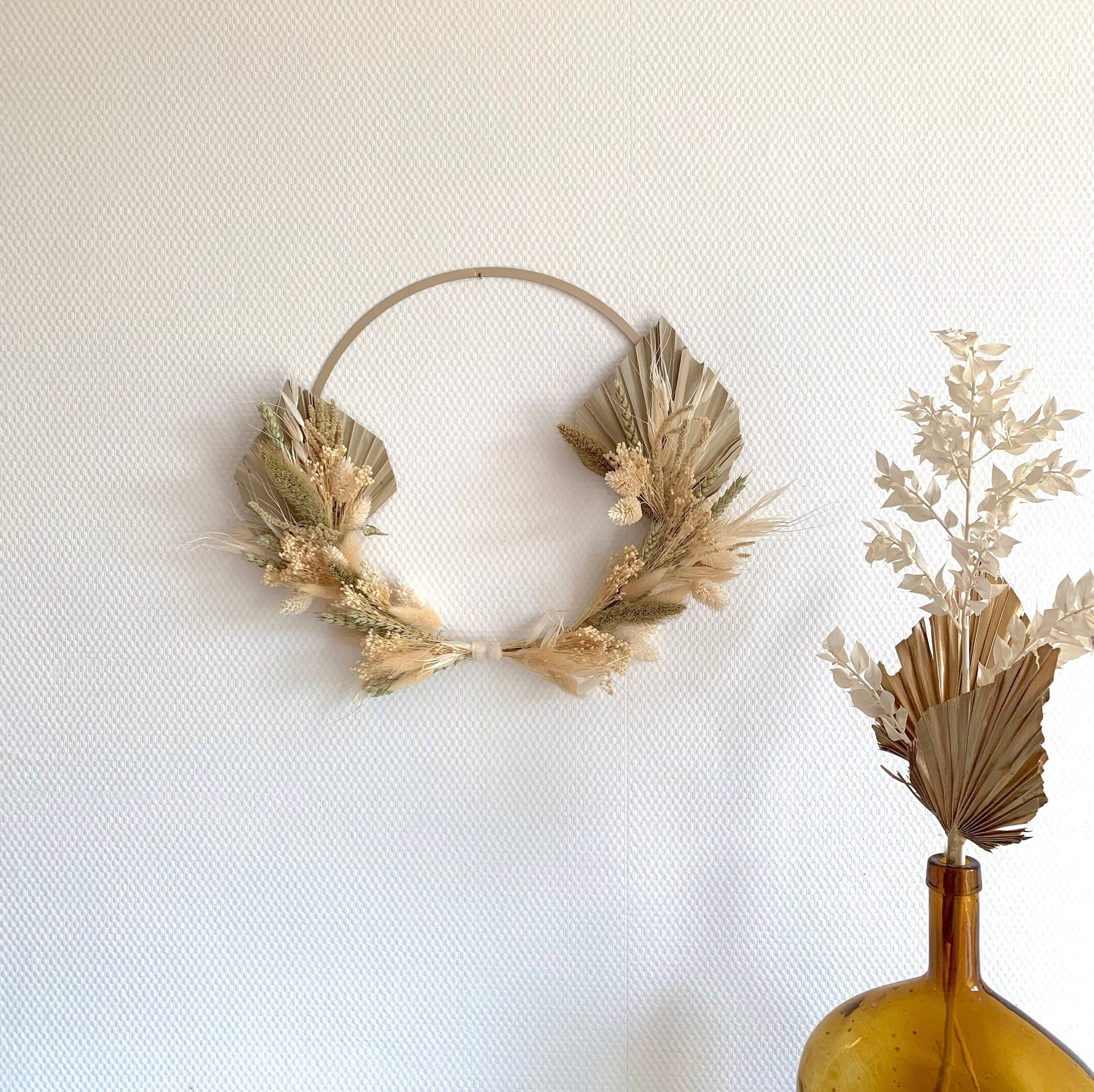 Couronne de Fleurs Séchées - D 35 cm Anneau Floral Couronne à Suspendre Décoration Florale Idée Cade