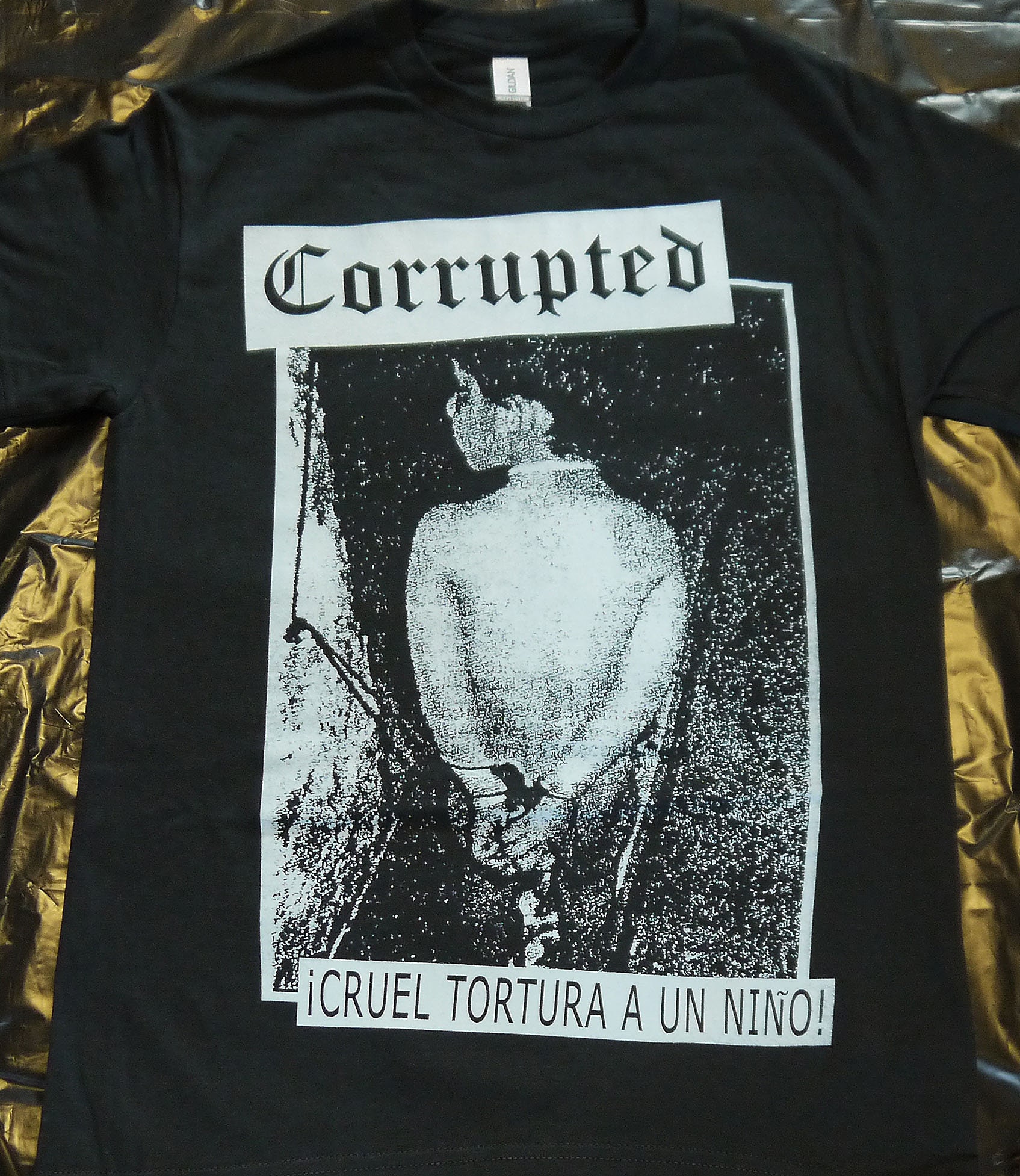GILDAN - Corrupted Tシャツの通販 by サアモンベア's shop