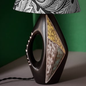 Table lamp, ceramic, by Svend Aage Holm Sørensen & Svend Aage Jensen, for Soholm series: “Burgundia”. Vintage, 1950s, Søholm
