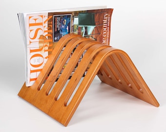 Aksel Kjersgaard チーク材マガジンラック: ミッドセンチュリーモダン