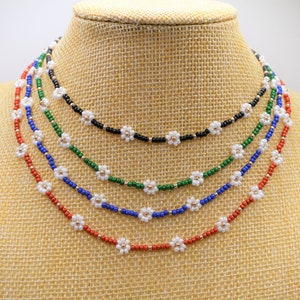 Beaded Daisy Necklace, Summer Necklace, Daisy Chain, Beaded Flower Jewelry, Choker, Beaded Necklace, Charm Necklace, Seed Bead Jewelry