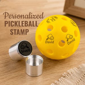 パーソナライズされたピックルボールボールスタンプ、ピックルボール用カスタムロゴスタンプ、ピックルボールアクセサリー、ピックルボールプレーヤーギフト、トーナメントギフト、