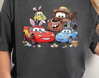 Camiseta de Pascua de Disney Cars, camiseta de Rayo McQueen y Mater Bunny, camiseta gráfica de la búsqueda de huevos de primavera de Pixar, camiseta de Pascua de Disney de Comfort Colors