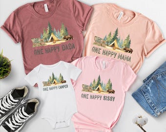 Un campista feliz, primer cumpleaños de camping, camiseta de primer cumpleaños, primer cumpleaños de camping, camiseta de mamá y yo de campamento, camiseta familiar a juego de un campista feliz