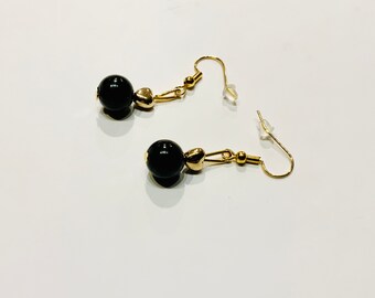 Pendientes colgantes de cuentas negras