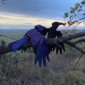 Flexi Raven Model with Skull Base image 4