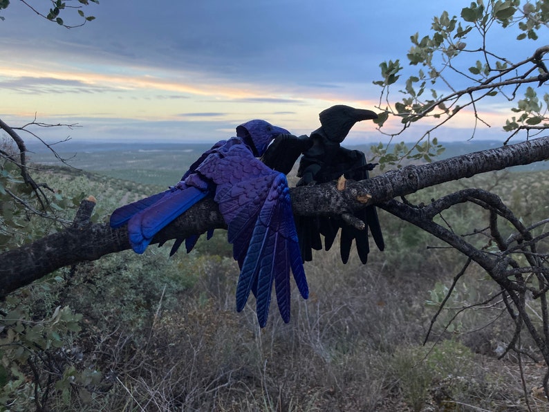 Flexi Raven Model with Skull Base image 4
