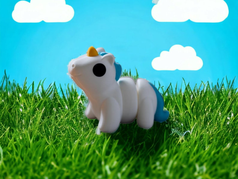 Baby Unicorn Fidget Model / Keyring image 2