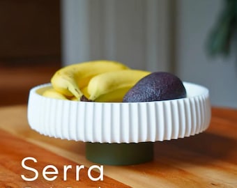 Moderne en beschrijvende moderne Serra-fruitschaal - geribbeld geribbeld middelpunt als middelpunt