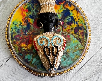 Hand Painted Compact Mirror – Distressed Crowned Woman Purse Accessory