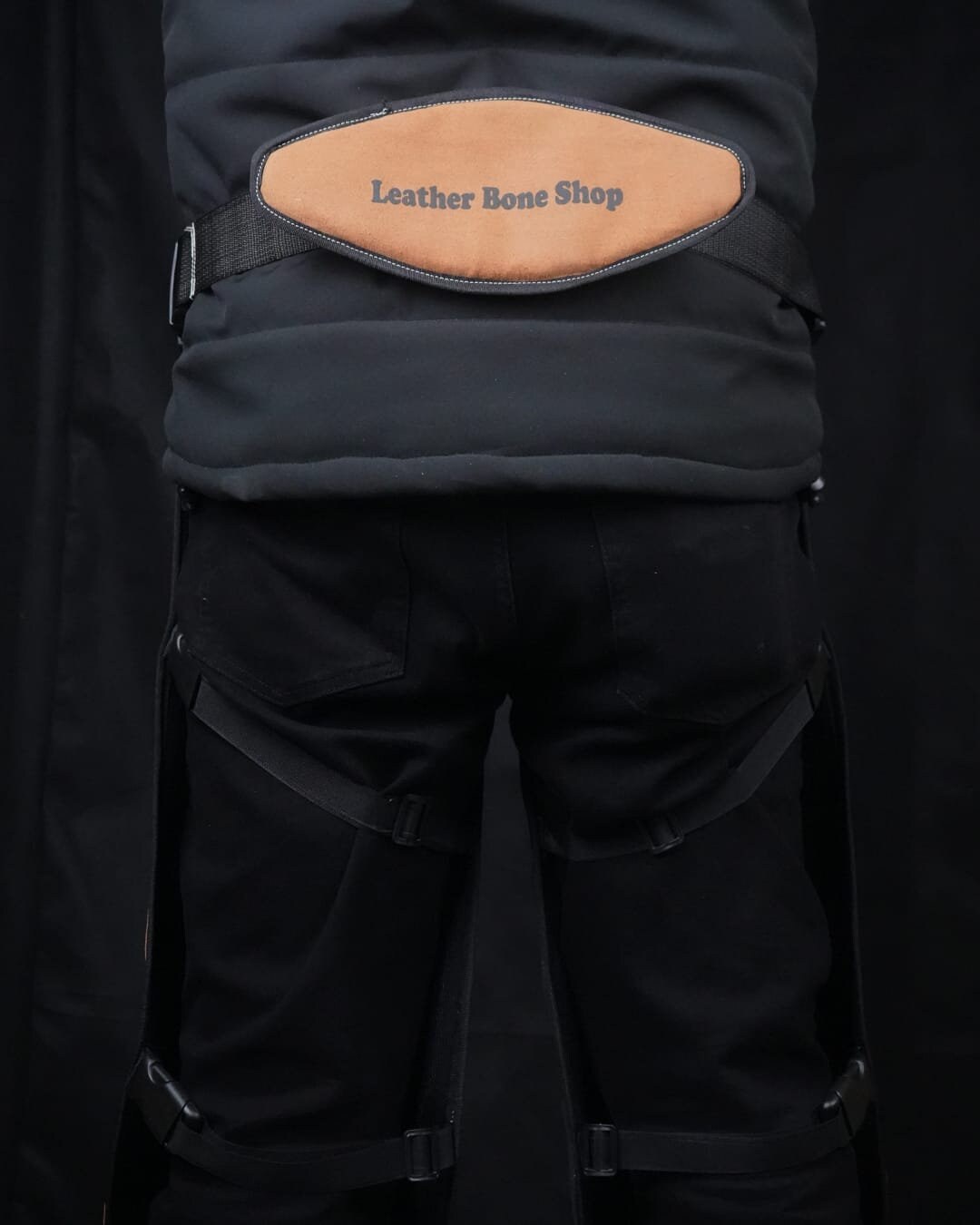 Ghette da maniscalco da 28 pollici, grembiule da maniscalco in pelle con 4 tasche per coltelli, vita regolabile, strumenti professionali da maniscalco per ferratura di cavalli e