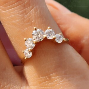 Curved Wedding Ring / Matching Band / Bridal Ring Set / Round Colorless Moissanite / 14K White Gold Ring / Dainty Promise Ring for Her