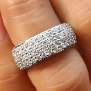 7 mm breites vierreihiges Moissanite Band / 14K Gold Ehering / voller Eternity Ring für Frauen / Jahrestag Geschenk