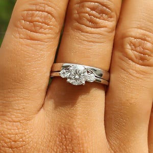 3 Stone Engagement Ring Set, Curved Wedding Band Set, Round Moissanite Bridal Set, Minimalist Stackable Ring Set