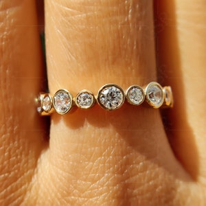 Aliança Eternity com Diamantes Cultivados em Laboratório – Anel Redondo Empilhável com Moldura – Aliança de Casamento em Forma de Bolha para Mulheres – Joias de Noiva Combinando