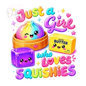 Könnte beinhalten: Eine bunte grafische Illustration mit einem regenbogenfarbenen Knödel in einem Bambusdämpfer, einem violetten Würfel und einem gelben Stück gesalzener Butter mit der Aufschrift 4 oz. Der Text lautet Just a Girl who loves SQUISHIES, umgeben von kleinen Sternen und Herzen.