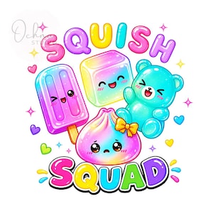 Może przedstawiać: Kolorowa ilustracja graficzna z napisem SQUISH SQUAD w formie bąbelkowych liter. Projekt zawiera różowe lody na patyku, tęczową kostkę, niebieskiego żelkowego misia i różowy pierożek z żółtą kokardką, wszystkie z uroczymi buźkami i błyskiem.