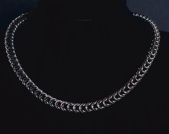 Stainless steel box weave, chainmaile necklace, chunky chain, durable and stylish.