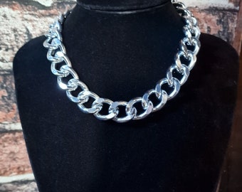Chunky, silver, choker chain, choker necklace.