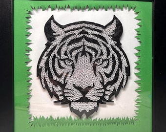 Tigre blanco con filigrana de papel