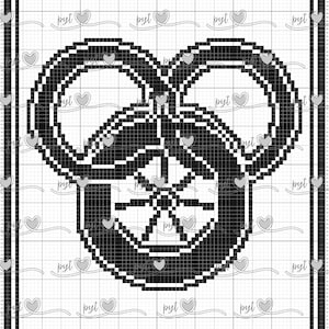 Puede incluir: Gráfico pixelado en blanco y negro de un símbolo con tres anillos entrelazados y un diseño de rueda central. El diseño está sobre un fondo de cuadrícula con la palabra "pyt" y un símbolo de corazón repetido.