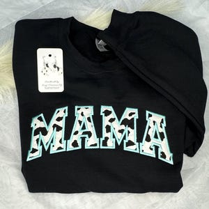Mama | Western | Kuh Druck | Applikation | besticktes Sweatshirt mit Rundhalsausschnitt