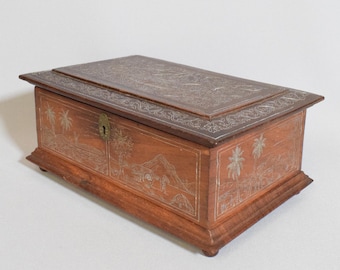 Beautiful Old INDIAN Hardwood Wire Inlaid Casket With LAKSHMI Seated On A LOTUS - Early 20th Century