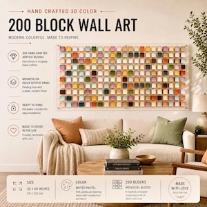 Pode incluir: Uma grande obra de arte de parede retangular com 200 blocos de acr&iacute;lico artesanais em cores pastel suaves. A obra, medindo 76 x 152 cm, &eacute; montada em um painel de acr&iacute;lico transparente. Pronta para pendurar.