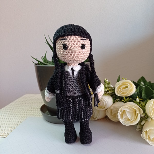 Woensdag Addams haak / haak pluche / verzamelpop / woensdag Addams / handgebreide pop / Addams Family / Amigurumi