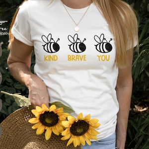 Wees vriendelijk, wees moedig, wees jij SVG | Bee soort SVG | Bijen T-shirt ontwerp | Motiverende citaat Svg Cut-bestand voor Cricut en silhouet | Svg Png Eps Dxf