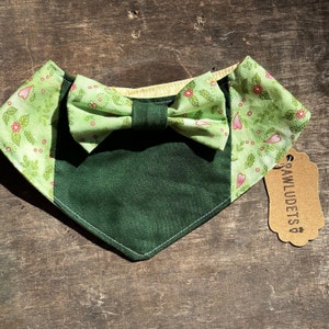 Bandana with adjustable bow for dogs and cats with modern print