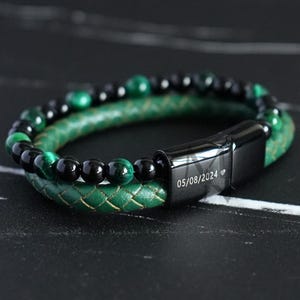Aangepaste heren jade kraal en groene leren armband, gepersonaliseerde lasergegraveerde magnetische sluiting, cadeau voor hem vader vriend
