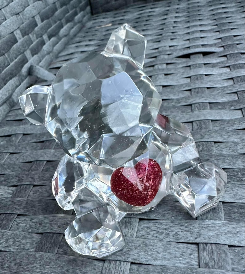Resin Pet Memorial Bear Figurine, Keepsake Heart Tribute, Pet Loss Remembrance image 2
