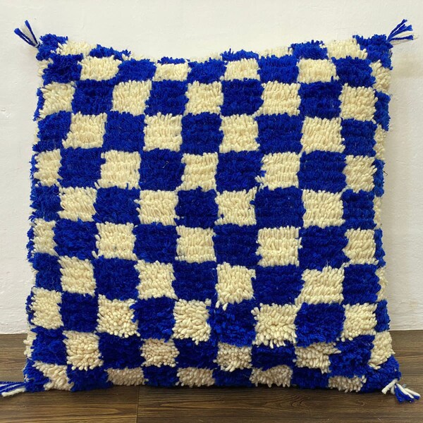 Aelyndron Moroccan Checkered Pillow Handwoven Artisanal Decor For Home Lovers And Gift Givers main image 0