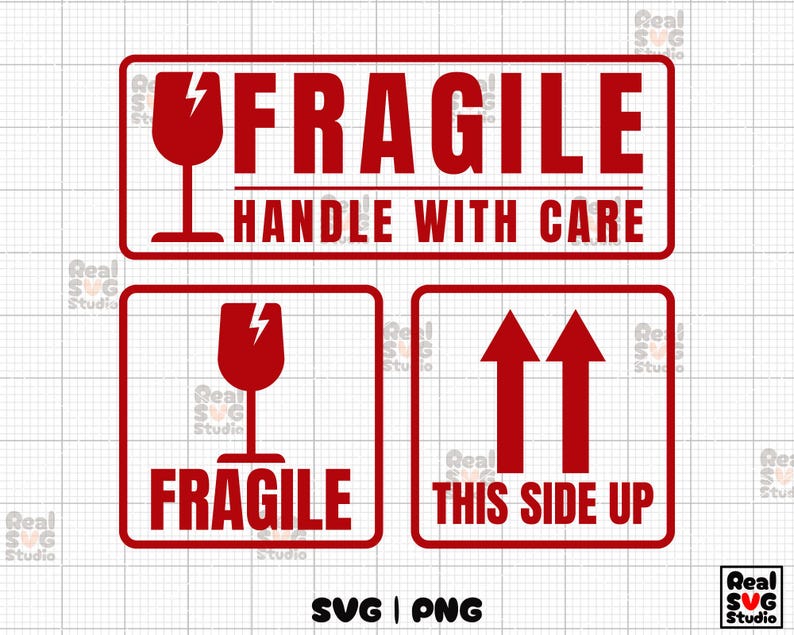 Pu&ograve; includere: Etichette di spedizione fragili rosse e bianche con il testo "FRAGILE MANEGGIARE CON CURA" e "FRAGILE QUESTO LATO VERSO L'ALTO". Le etichette presentano un simbolo di vetro rotto e una freccia che punta verso l'alto.