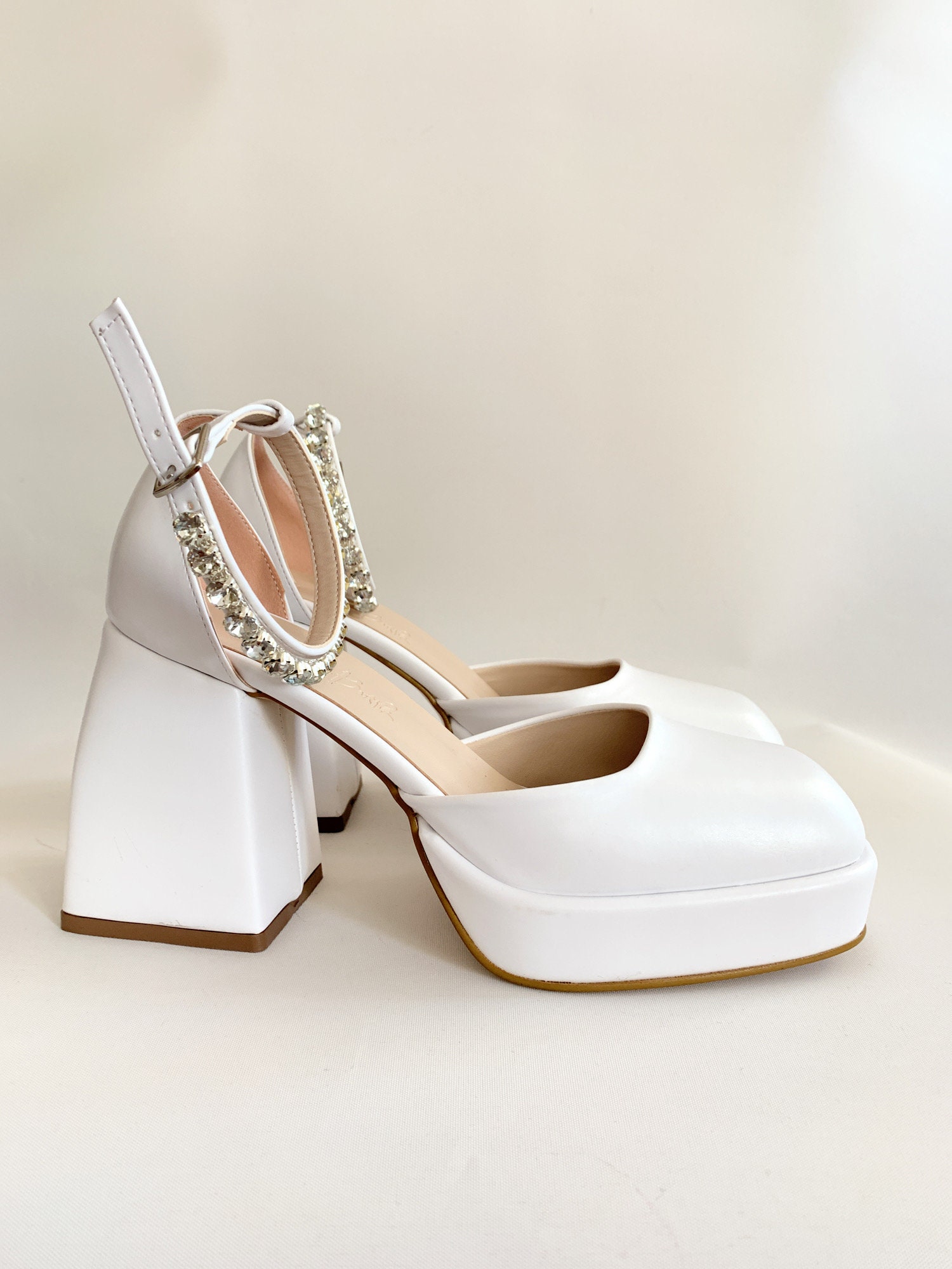 OHGA strap pumps ホワイト　22.5 OHGA strap pumps ホワイト 22.5 Amazon.com | Women's Fashion