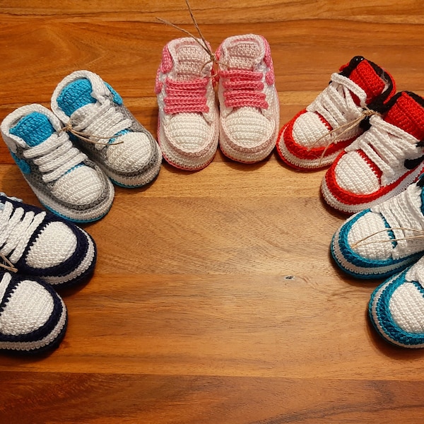 Modische, handgefertigte, gehäkelte Baby-Wiegenschuhe, Turnschuhe