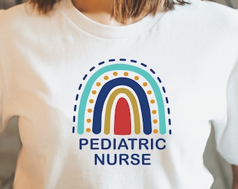 Pediatrische verpleegkundige T-shirt, verpleegster gift, verpleegster shirt, regenboog tshirt, pediatrische nurse practitioner, pediatrische verpleging, verpleegkunde grad gift