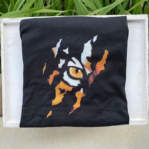 Tiger Eye T-Shirt, Tiger Shirt, Tiger Team Tshirt, Aesthetic Tiger Shirt, Go Tigers Shirt, Tigre, Animal Shirt, School Mascot Shirt